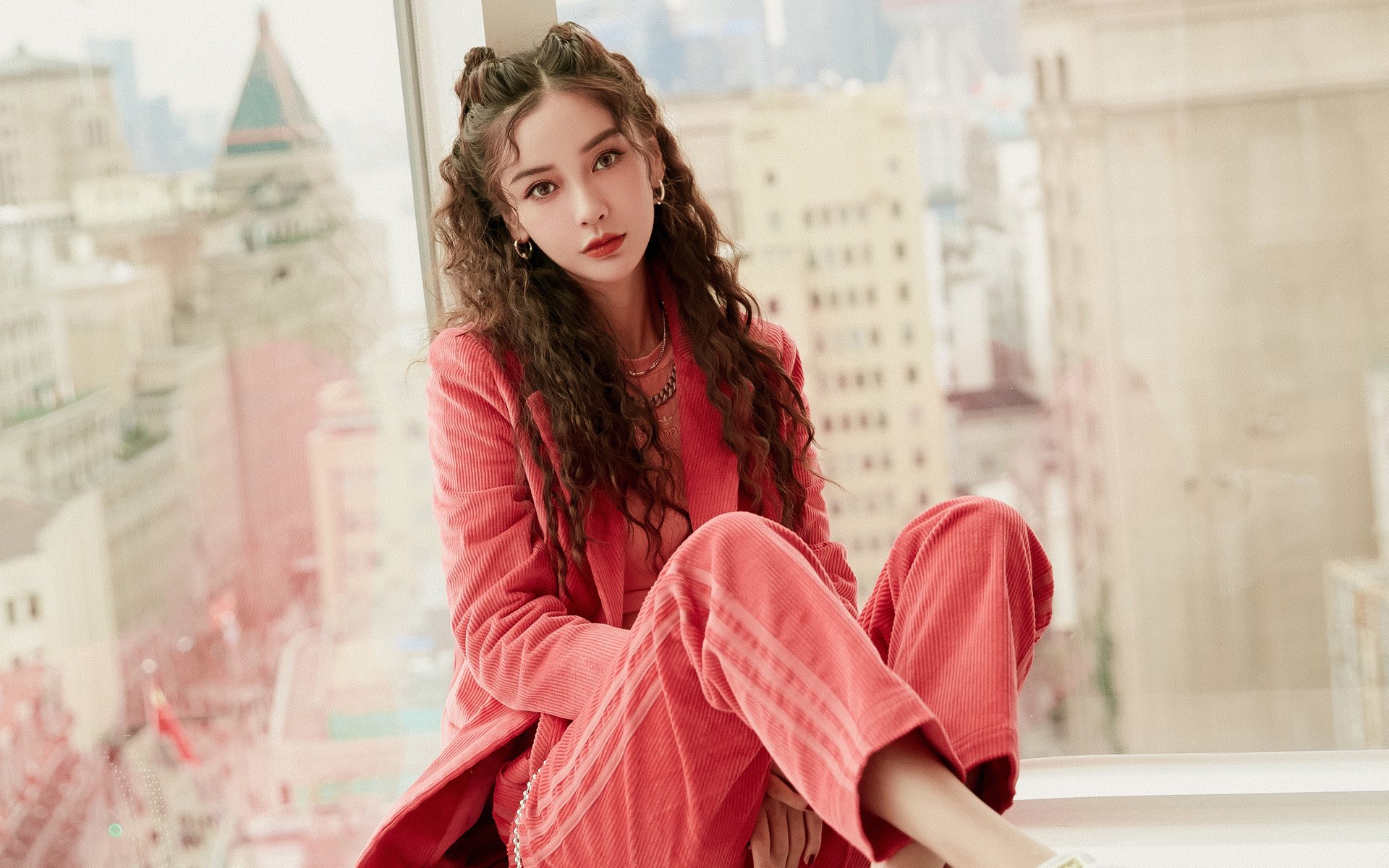 开云体育在线-绝境指挥官，霍夫林的猛龙日记与霍勒迪的欧冠加时，非典型巨星的赛场炼金术