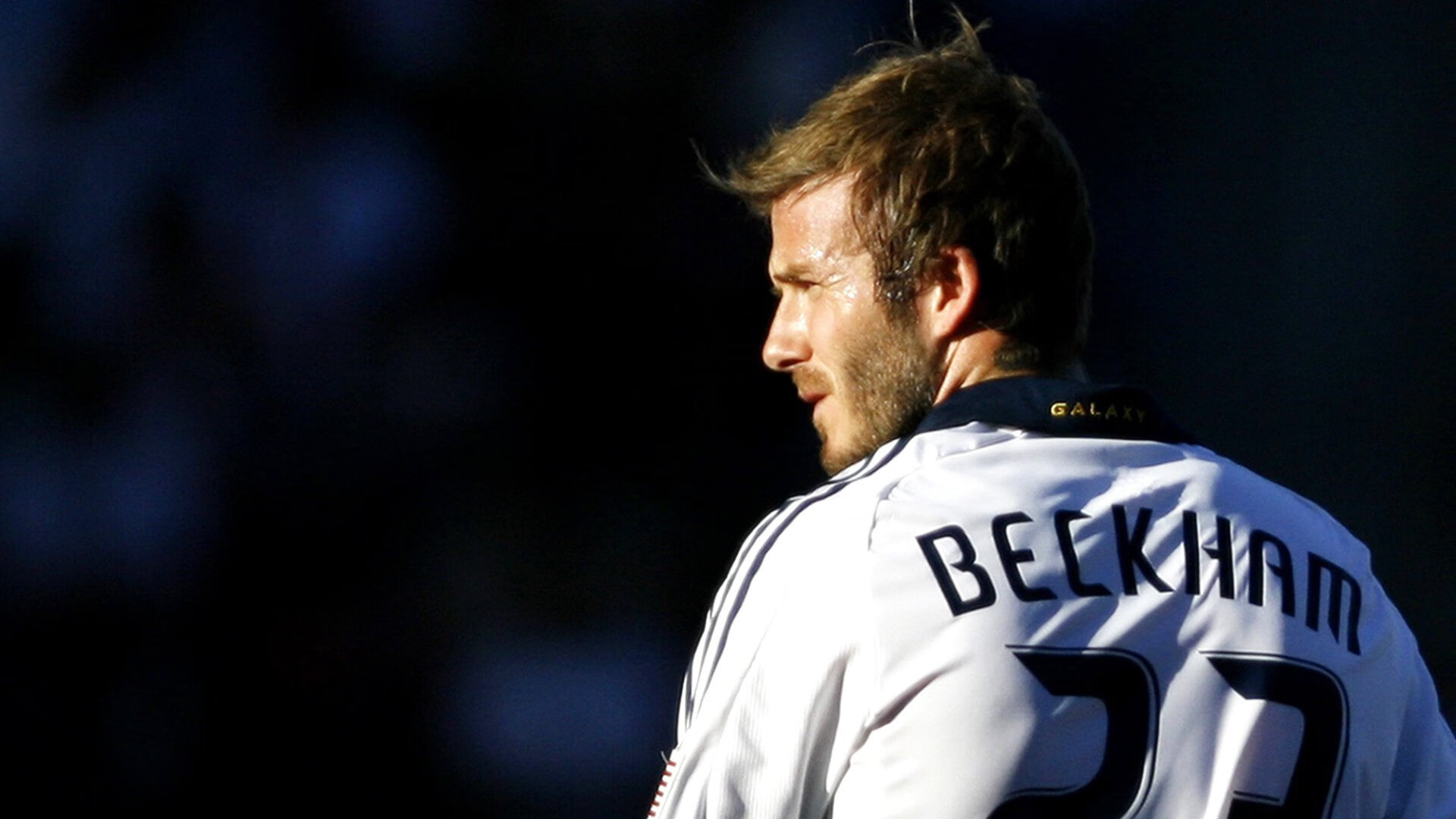 快船压制活塞，浓眉戴维斯成关键先生—赛场上的统治力与战术智慧