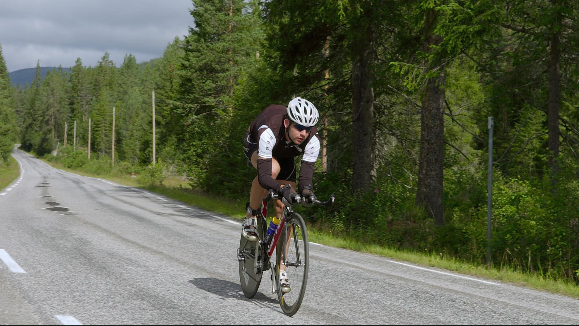 铁血防线！曼联对阵芬兰焦点战，阿拉巴一夫当关证明关键先生价值