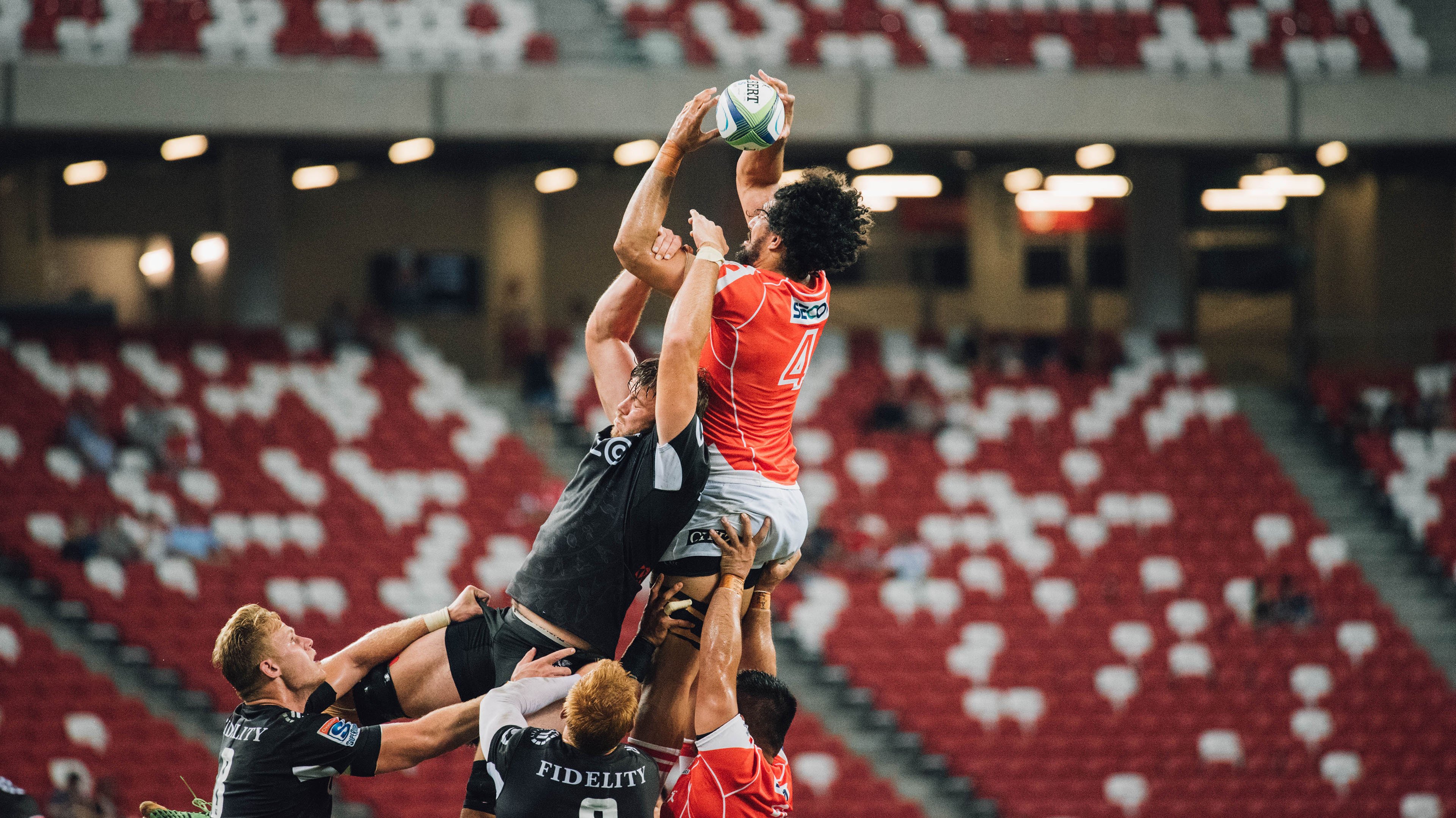 欧冠半决赛之夜,卢卡库防守端锁死对手,诠释全能战士新定义