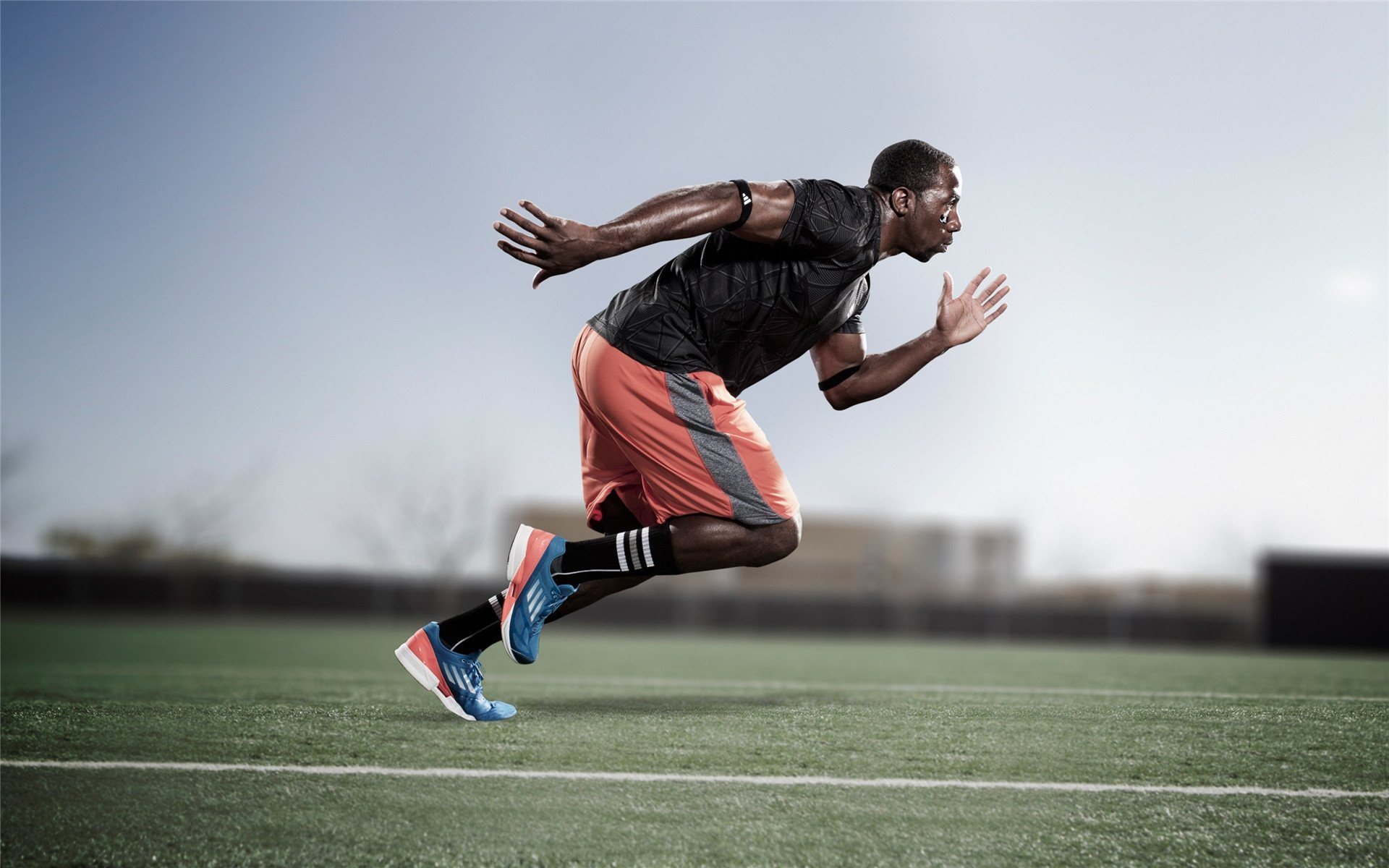 利拉德连续得分狂潮!篮网主场力克快船,拉开差距的关键先生